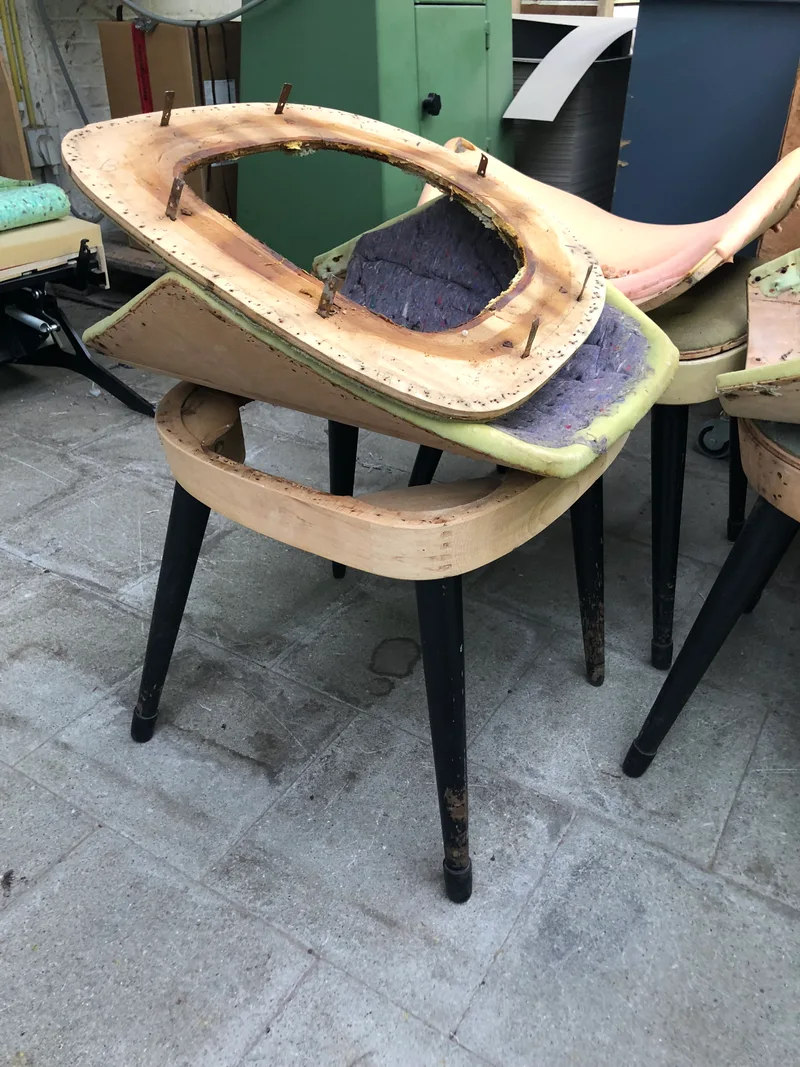 50ies dining chair voor de herstoffering, beeld 2