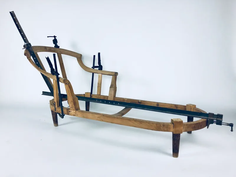 Antieke chaise longue voor de herstoffering, beeld 1