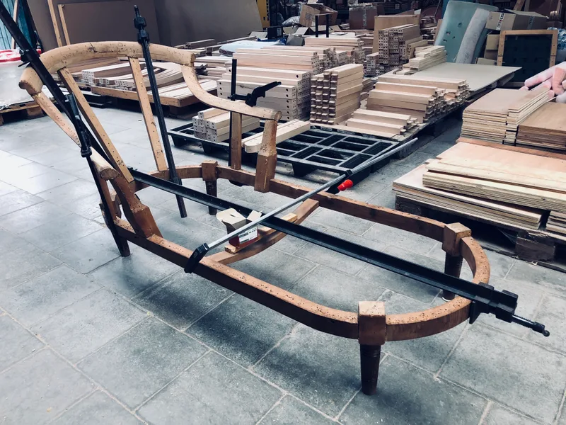 Antieke chaise longue voor de herstoffering, beeld 2