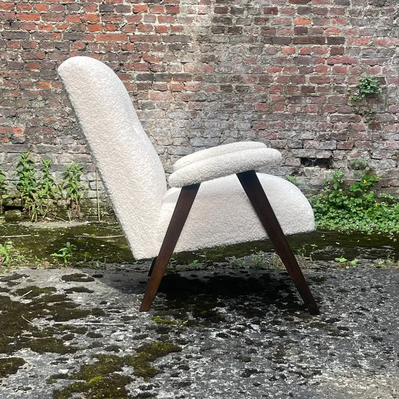 Bouclé zeteltjes, herstoffeerd door Cammers