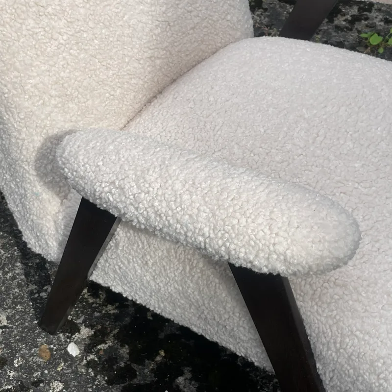 Bouclé zeteltjes na de herstoffering, beeld 2