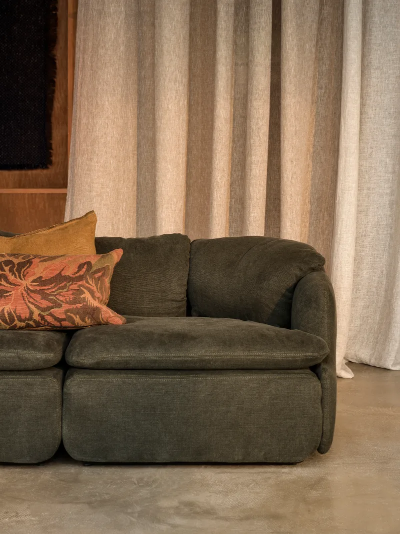 Confidential Sofa na de herstoffering, beeld 3