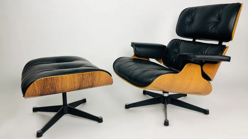 Eames Lounge Chair en Ottoman na de herstoffering, beeld 2