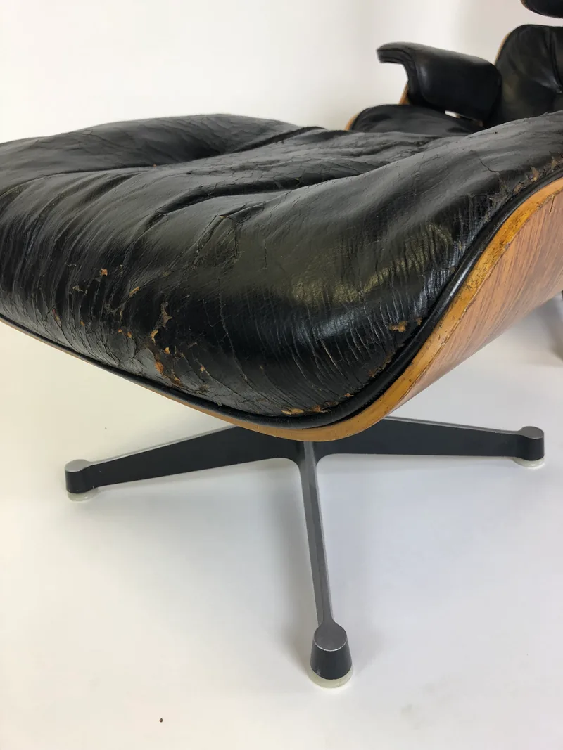 Eames Lounge Chair en Ottoman voor de herstoffering, beeld 1