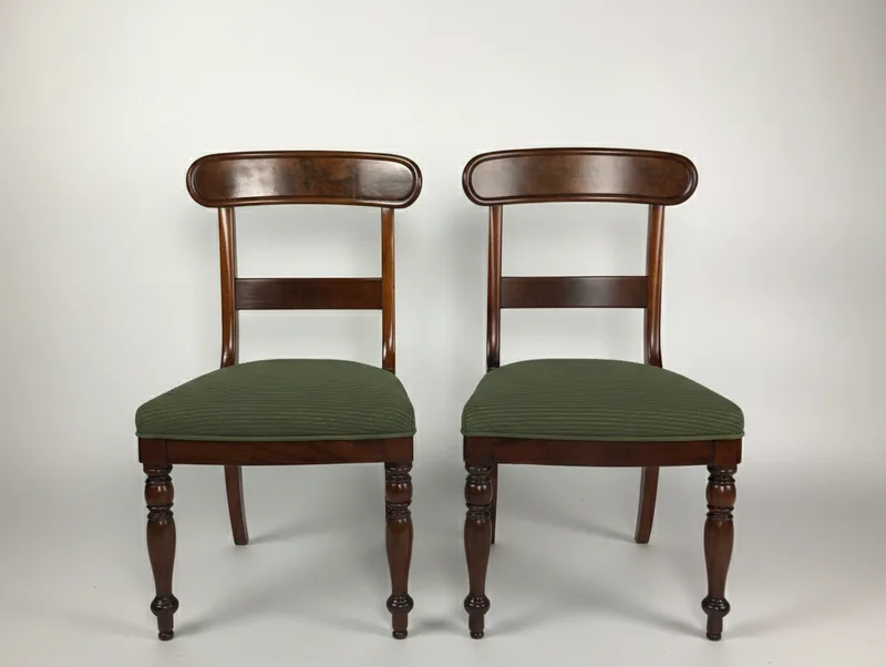 Eetkamerstoelen, herstoffeerd door Cammers