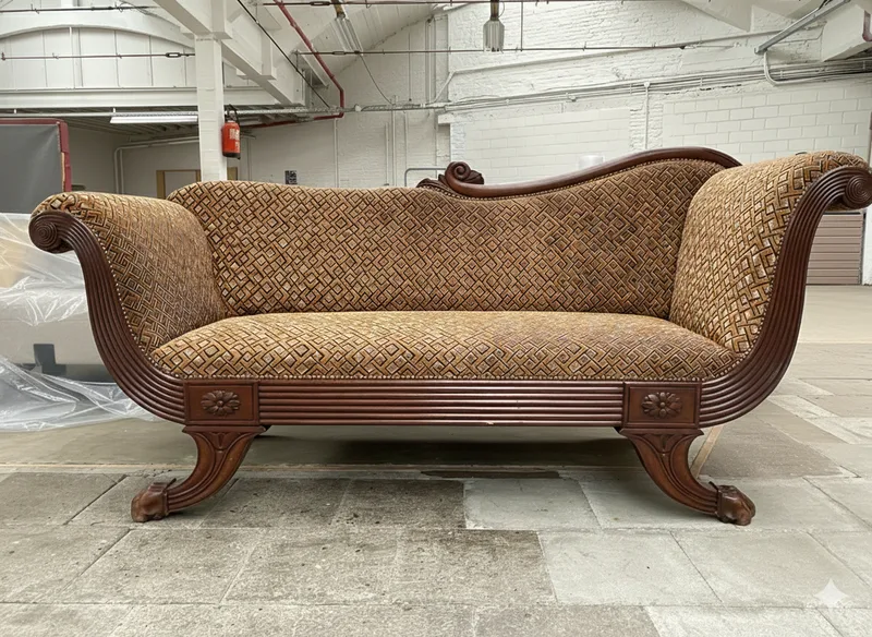 Empire sofa, herstoffeerd door Cammers