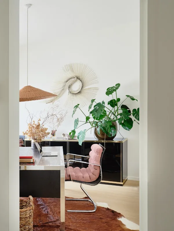 Midcentury Space Age design chair, herstoffeerd door Cammers