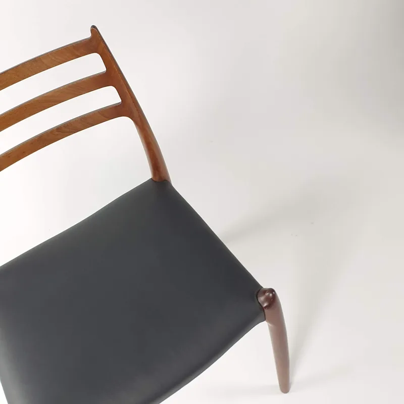 Niels Otto Møller vintage chairs, herstoffeerd door Cammers