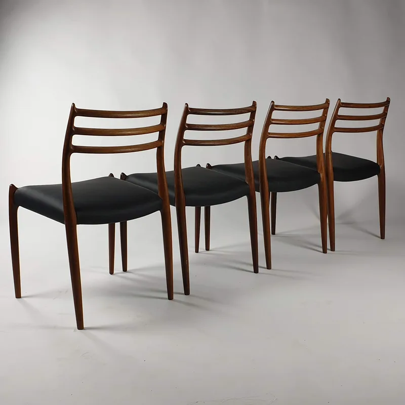 Niels Otto Møller vintage chairs na de herstoffering, beeld 2