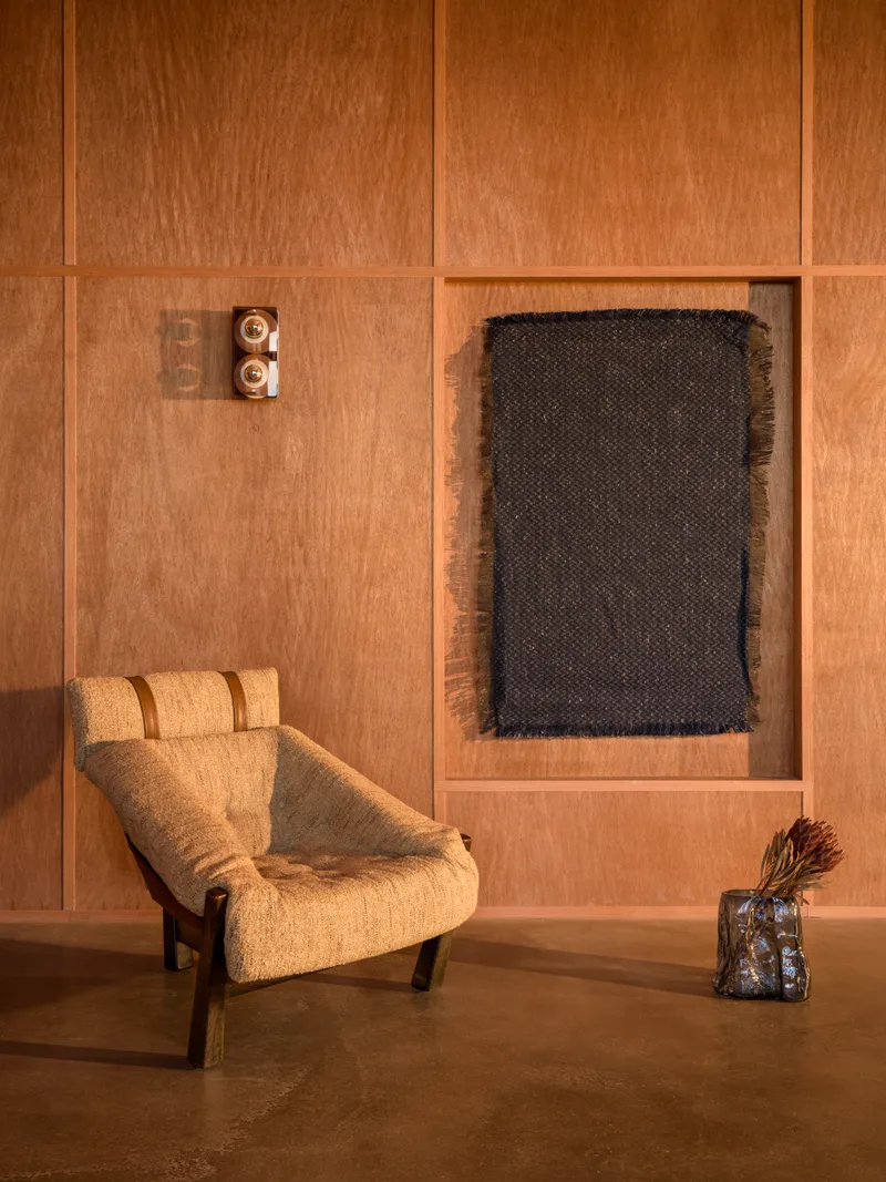 Tripod Lounge Chair (Gerard van den Berg voor Montis, 1970s), herstoffeerd door Cammers